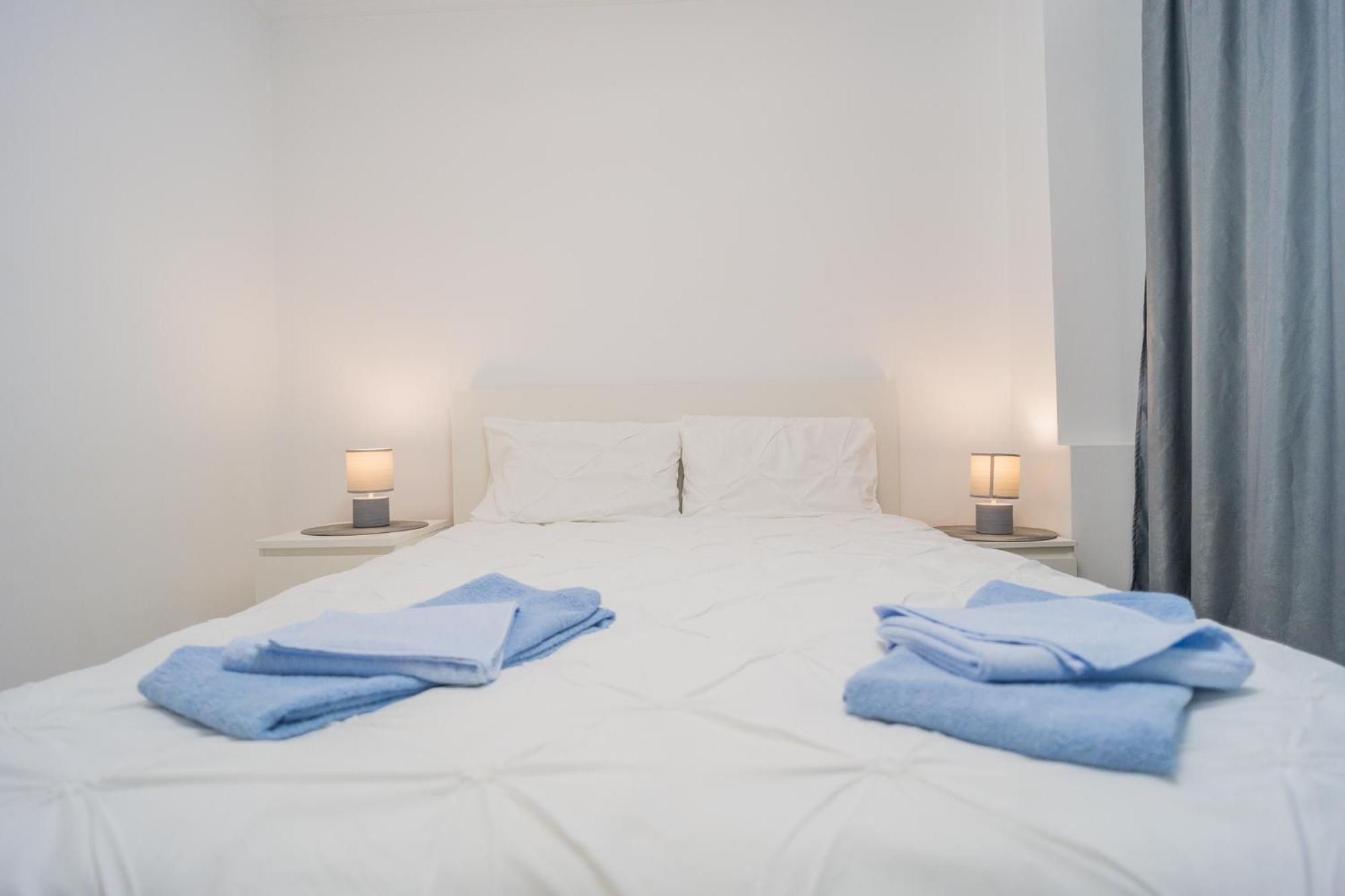 Luxury 2Br On Decebal Avenue Apartment บูคาเรสต์ ภายนอก รูปภาพ