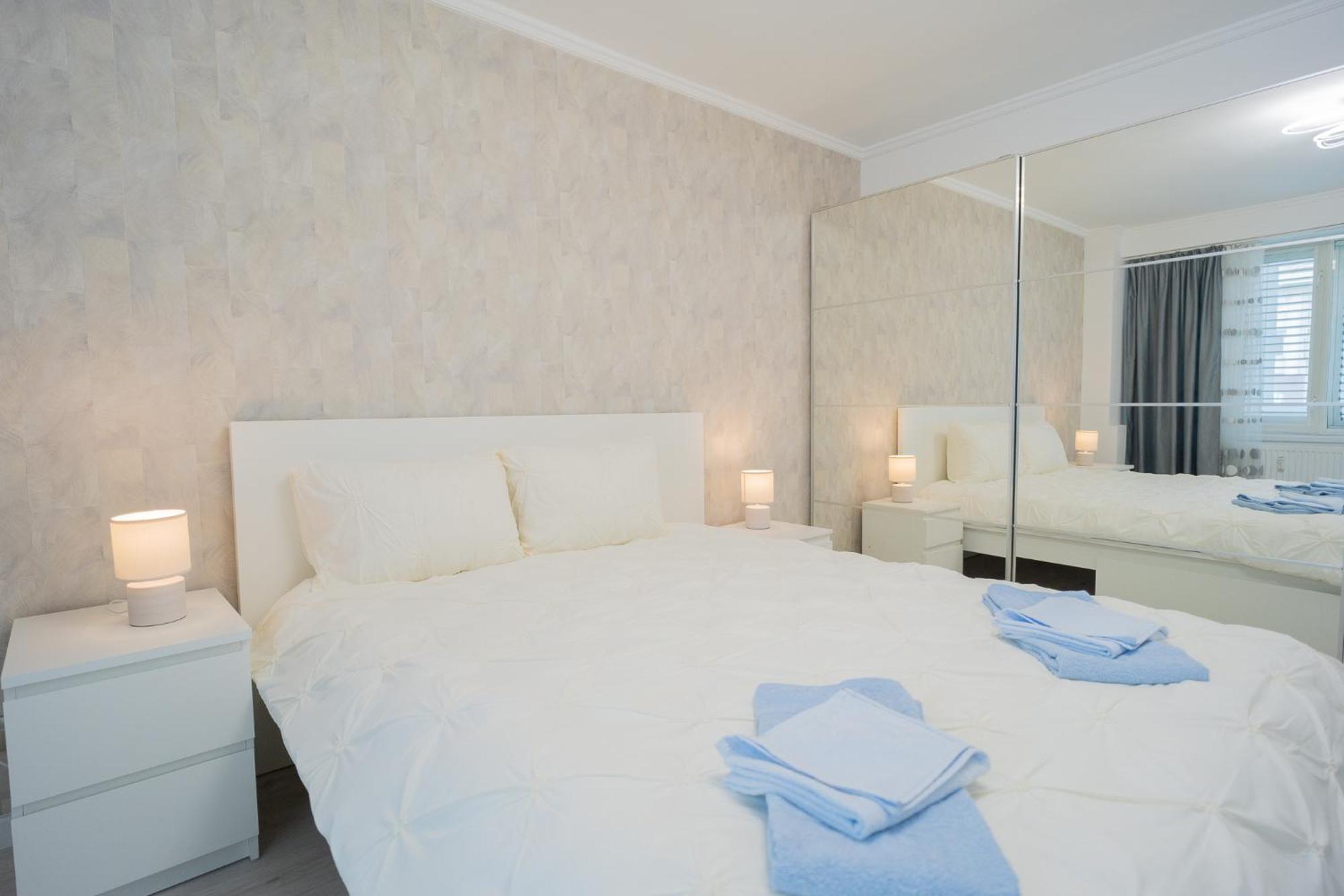 Luxury 2Br On Decebal Avenue Apartment บูคาเรสต์ ภายนอก รูปภาพ