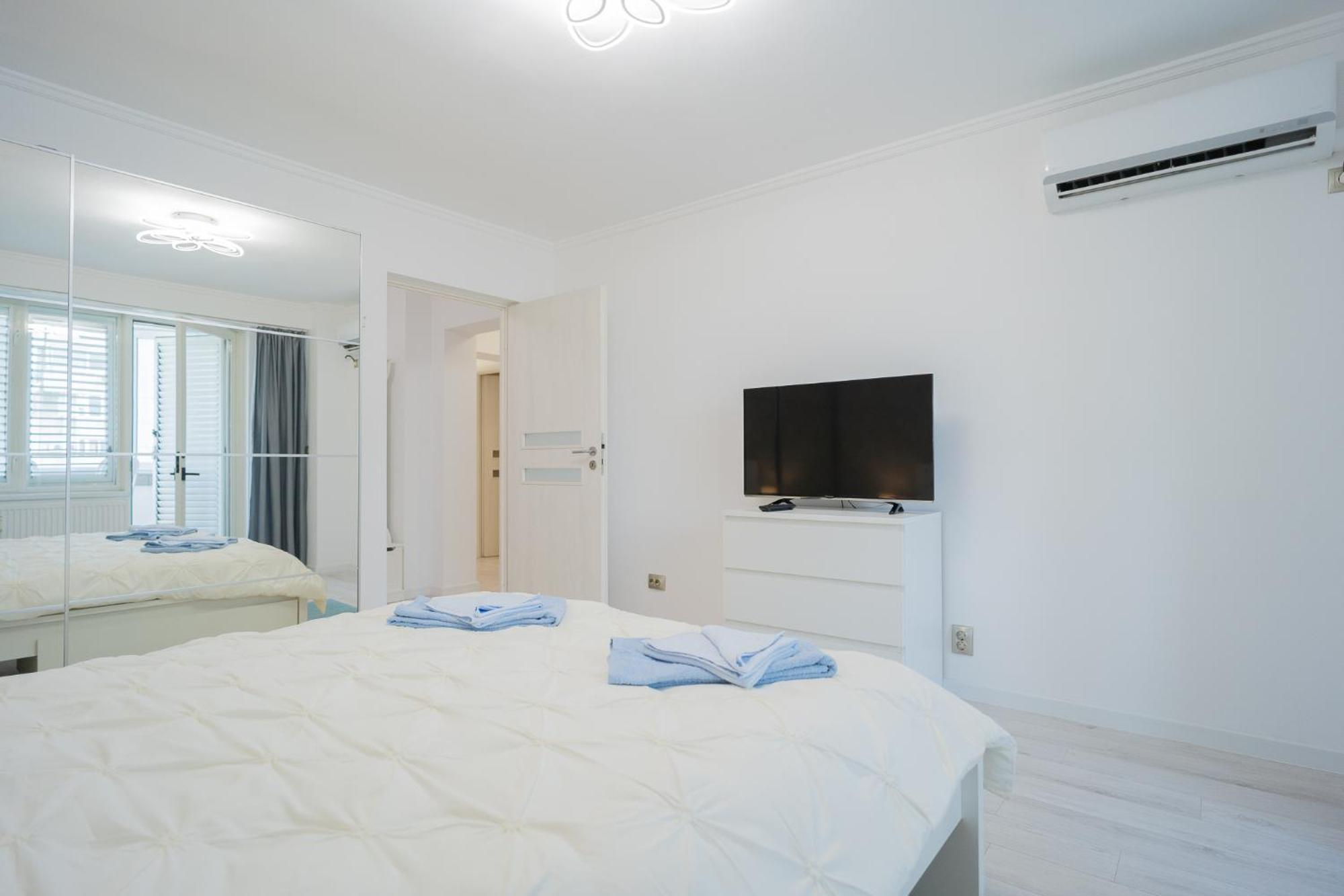 Luxury 2Br On Decebal Avenue Apartment บูคาเรสต์ ภายนอก รูปภาพ