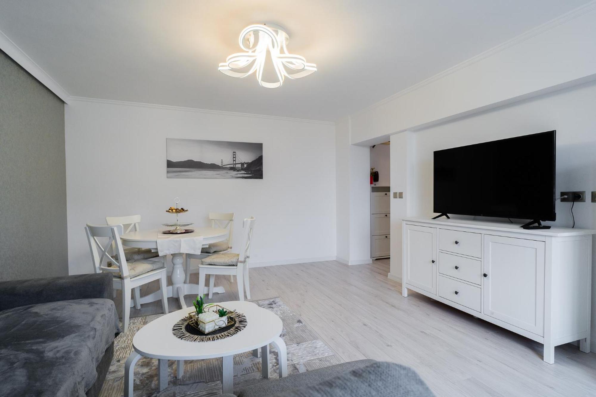 Luxury 2Br On Decebal Avenue Apartment บูคาเรสต์ ภายนอก รูปภาพ