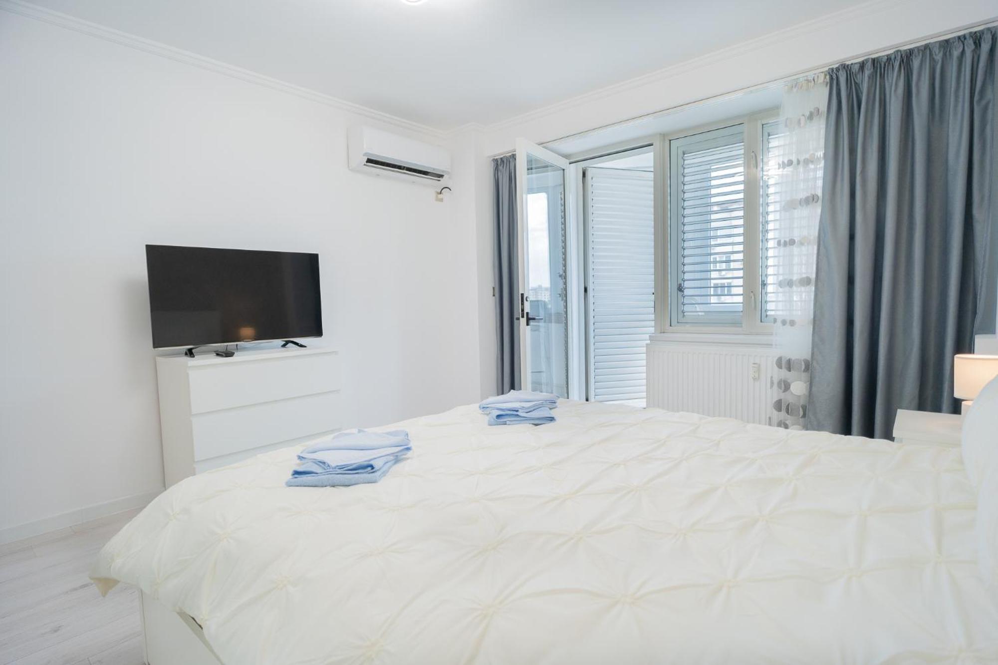 Luxury 2Br On Decebal Avenue Apartment บูคาเรสต์ ภายนอก รูปภาพ